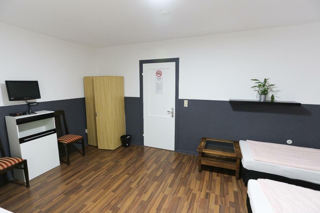 Enna-Zimmervermietung Hamburg-Harburg Exteriör bild